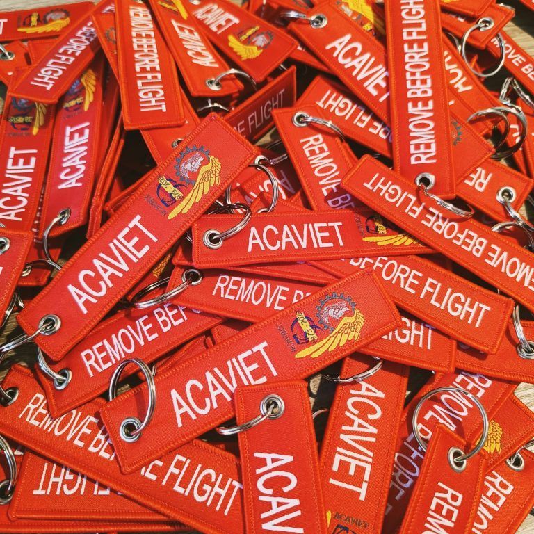 Llavero bordado tejido tela academia aviación ejército tierra