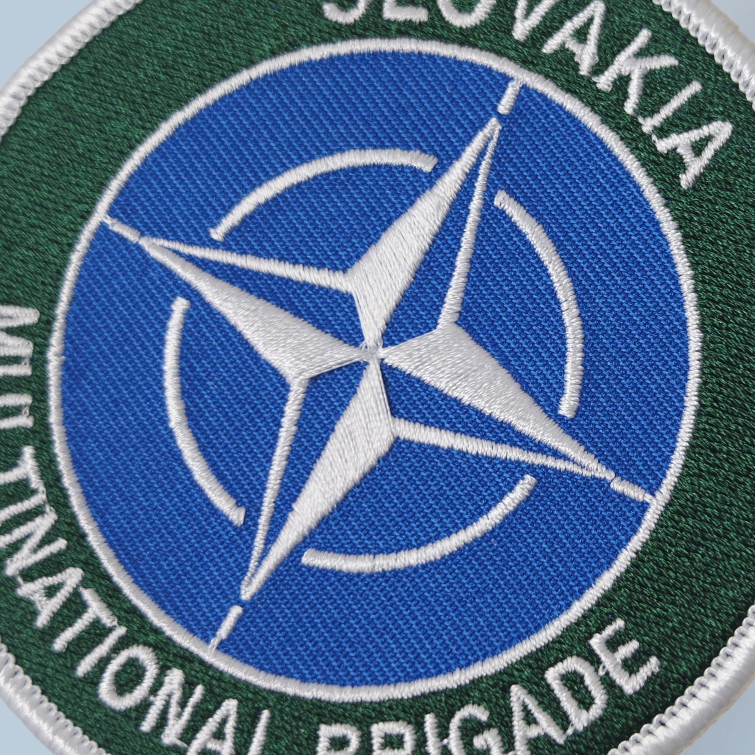 Parche Eslovaquia Brigada Multinacional OTAN bordado color